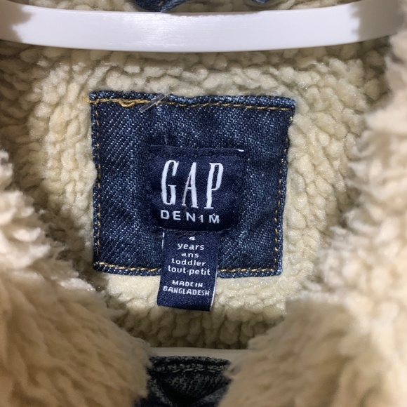GAP Sherpa Jacket: (Kids Size) – Warm Winter - Picture 3 of 4
